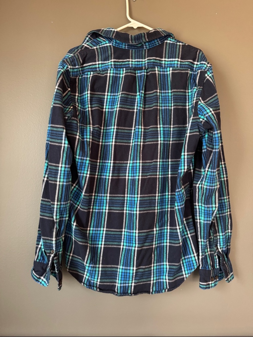 Lands' End Men's Navy and Teal Plaid Long-Sleeve Button-Down - Picture 4 of 5